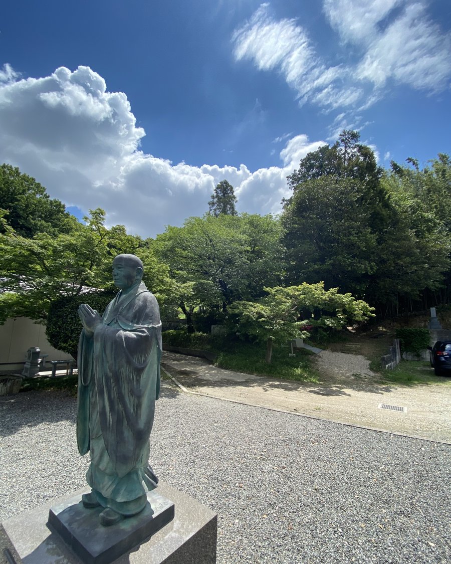 谷性寺 境内の観音像